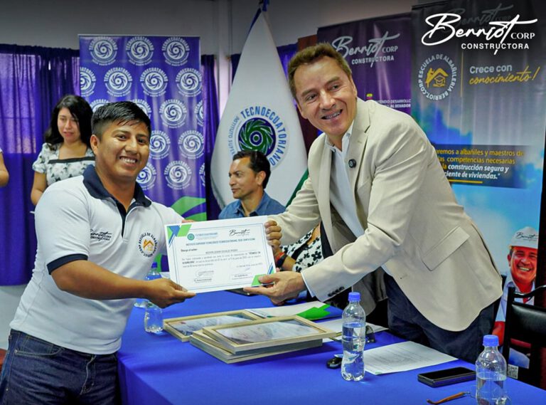 Primera promoción de la Escuela de Albañilería Berriot Corp: una generación que construye diferente 1 Berriot Corp. celebró la clausura oficial de su primera Escuela de Albañilería